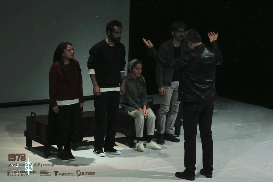 گزارش تصویری اجرای نمایش «1978» کاری از گروه تئاتر Bit بابل در رپرتوار «عصر تجربه» تئاتر مستقل تهران / عکس:  محسن داداش زاده