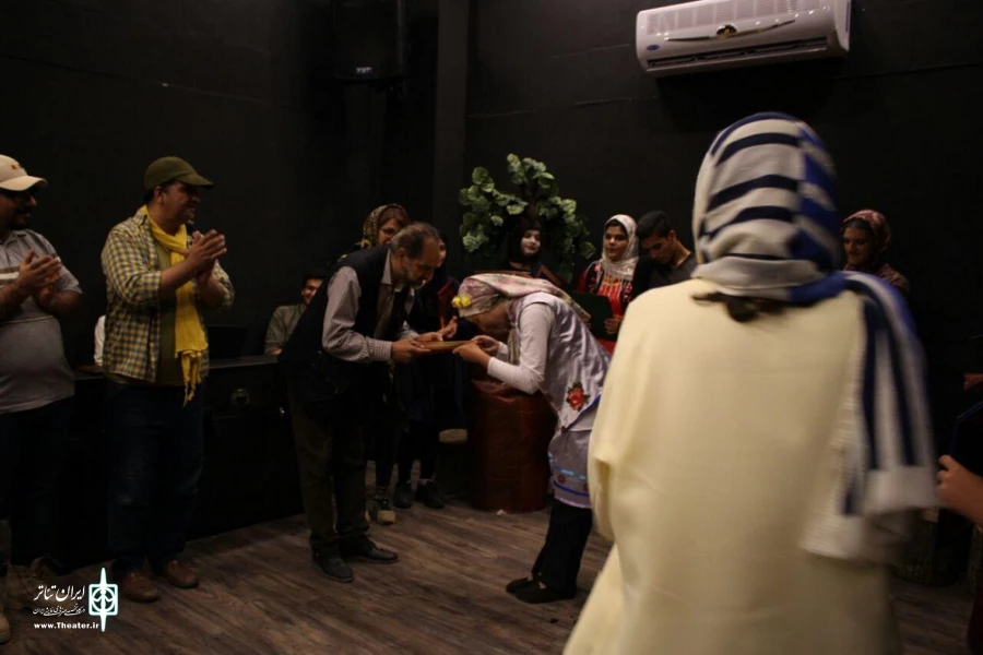 مایش موزیکال «زخم زبون» به نویسندگی و کارگردانی حمیدرضا گل محمدی تواندشتی بهار 98
