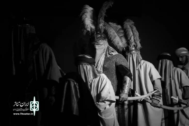 نمایش عاشورایی «یک‌روز ‌و هزار‌سال» منشوری از نور، نوا و نمایش کاری از گروه نمایش آیینی یاس شهرستان فریدونکنار از سوم الی پنجم مهر ماه ۹۸ در مصلی قدس شهرستان فریدونکنار به اجرا در آمد.