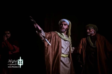 نمایش عاشورایی «یک‌روز ‌و هزار‌سال» منشوری از نور، نوا و نمایش کاری از گروه نمایش آیینی یاس شهرستان فریدونکنار از سوم الی پنجم مهر ماه ۹۸ در مصلی قدس شهرستان فریدونکنار به اجرا در آمد.