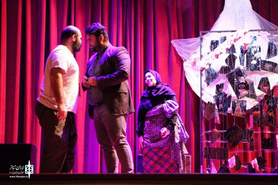 نمایش« ماتیک مانیک»  نوشته علی شکری به کارگردانی یوسف ابراهیمی  از ۱۰ الی ۱۲ مهر ۹۸ در مجتمع فرهنگی هنری پیامبر اعظم (ص) رویان به روی صحنه  رفت.