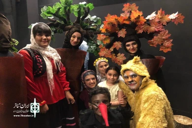 نمایش موزیکال زخم زبون به نویسندگی و کارگردانی حمیدرضا گل محمدی تواندشتی اردی بهشت ماه 98 در ایزدشهر شهرستان نور به روی صحنه رفت
