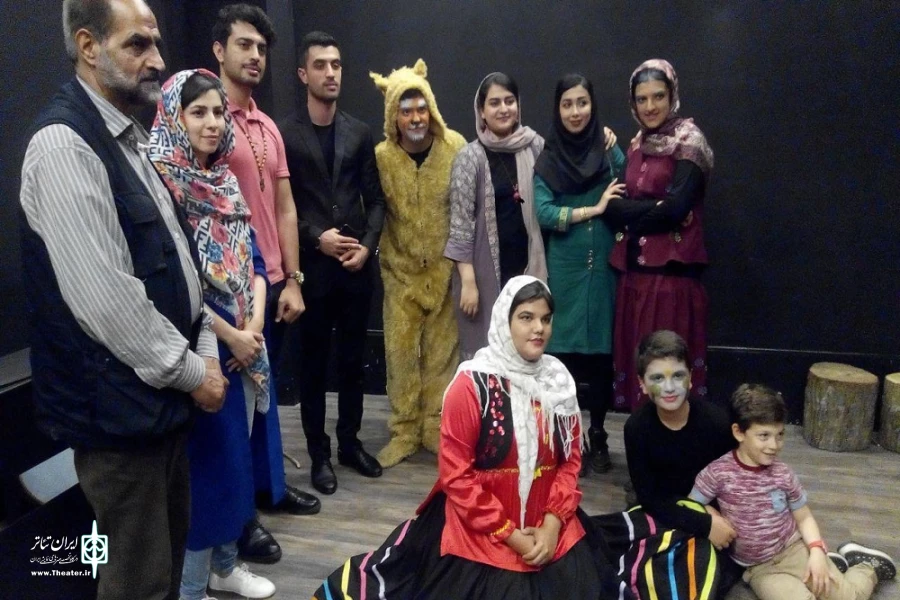 نمایش موزیکال زخم زبون به نویسندگی و کارگردانی حمیدرضا گل محمدی تواندشتی اردی بهشت ماه 98 در ایزدشهر شهرستان نور به روی صحنه رفت