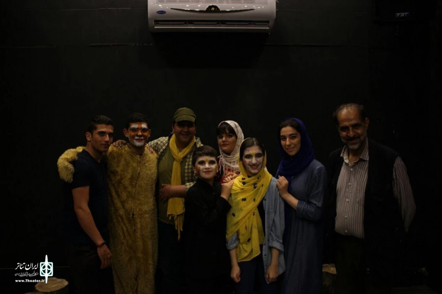 نمایش موزیکال زخم زبون به نویسندگی و کارگردانی حمیدرضا گل محمدی تواندشتی اردی بهشت ماه 98 در ایزدشهر شهرستان نور به روی صحنه رفت