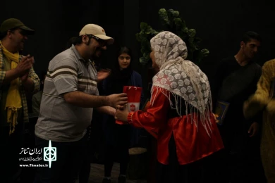 نمایش موزیکال زخم زبون به نویسندگی و کارگردانی حمیدرضا گل محمدی تواندشتی اردی بهشت ماه 98 در ایزدشهر شهرستان نور به روی صحنه رفت