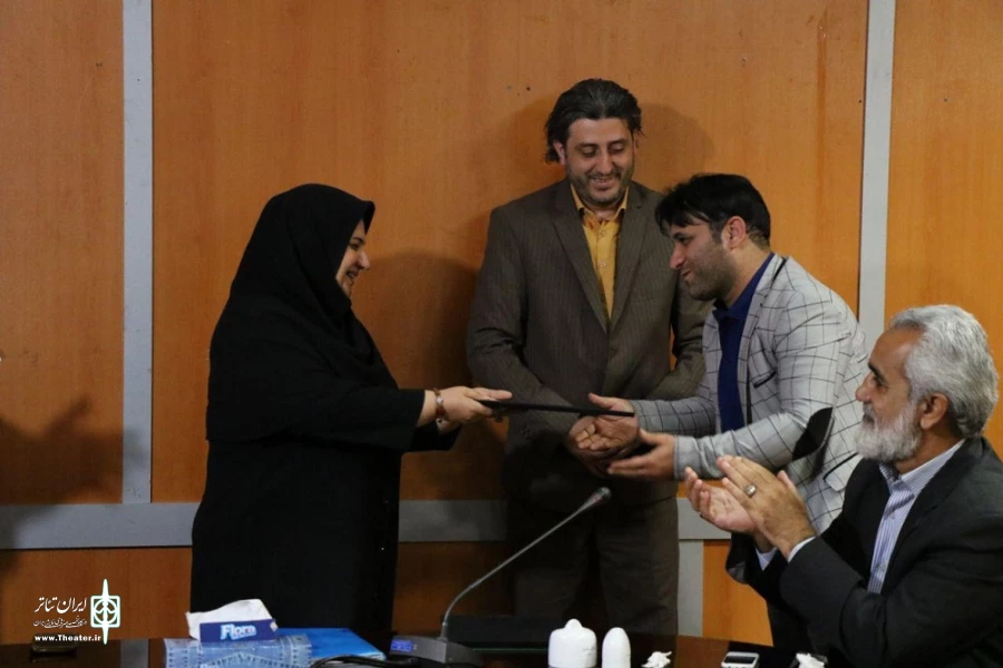 احکام مسئولان دفتر انجمن هنر های نمایشی چالوس، جویبار و نکا ، کانون تئاتر پیشکسوتان و بازرگانی انجمن هنر های نمایشی استان اعطا شد 5