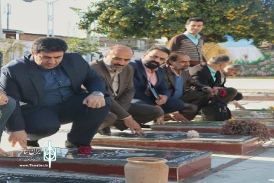 با حضور  در گلزار شهدای ملا مجدالدن ساری سی و یکمین  جشنواره تئاتر استان مازندران کار خود را آغاز کرد