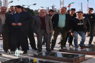 با حضور  در گلزار شهدای ملا مجدالدن ساری سی و یکمین  جشنواره تئاتر استان مازندران کار خود را آغاز کرد