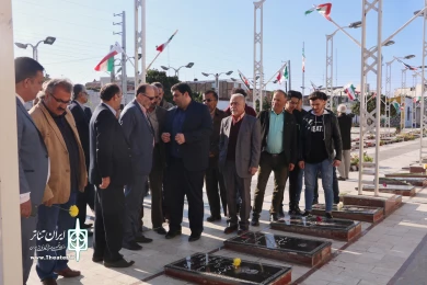 با حضور  در گلزار شهدای ملا مجدالدن ساری سی و یکمین  جشنواره تئاتر استان مازندران کار خود را آغاز کرد