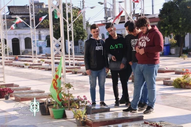 با حضور  در گلزار شهدای ملا مجدالدن ساری سی و یکمین  جشنواره تئاتر استان مازندران کار خود را آغاز کرد