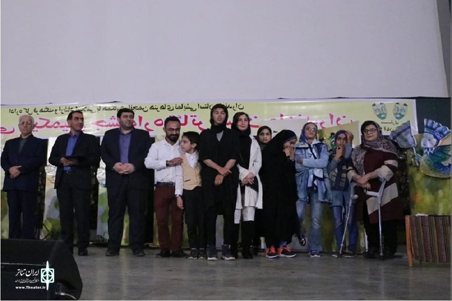 از  عوامل و بازیگران نمایش«تولد18 سالگی»  ویژه معلولان درجشنواره تجلیل وِیژه به عمل آمد
 2