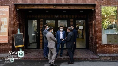 قادر آشنا در بازدید از تماشاخانه‌های خصوصی:

تلاش برای روشن نگاه داشتن چراغ تئاتر بسیار ارزشمند است