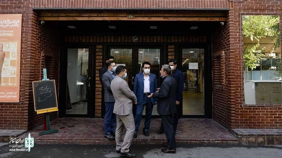 تلاش برای روشن نگاه داشتن چراغ تئاتر بسیار ارزشمند است 2