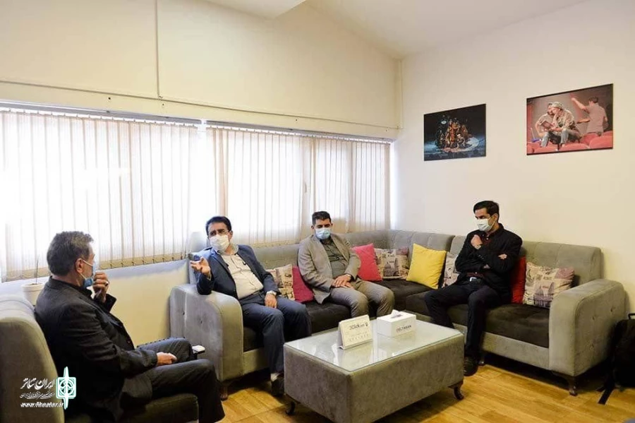 تلاش برای روشن نگاه داشتن چراغ تئاتر بسیار ارزشمند است 5