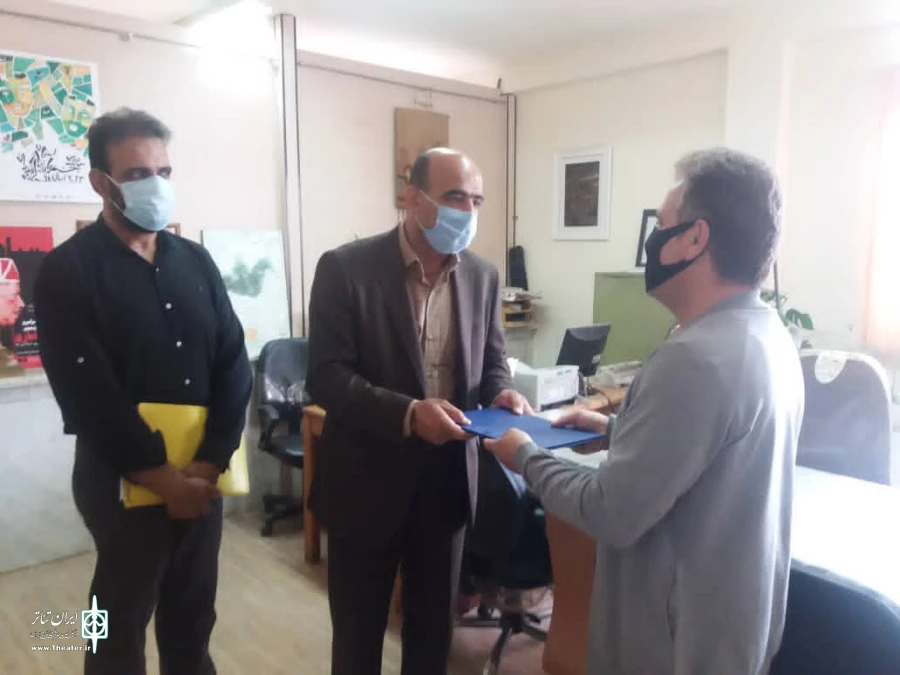 مسئول دبیرخانه جشنواره تئاتر استان مازندران  3