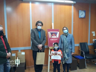 گزارش تصویری اهدای جوایز منتخبان اولین جشنواره مجازی تاتر کودک و نوجوان نمایشخونه