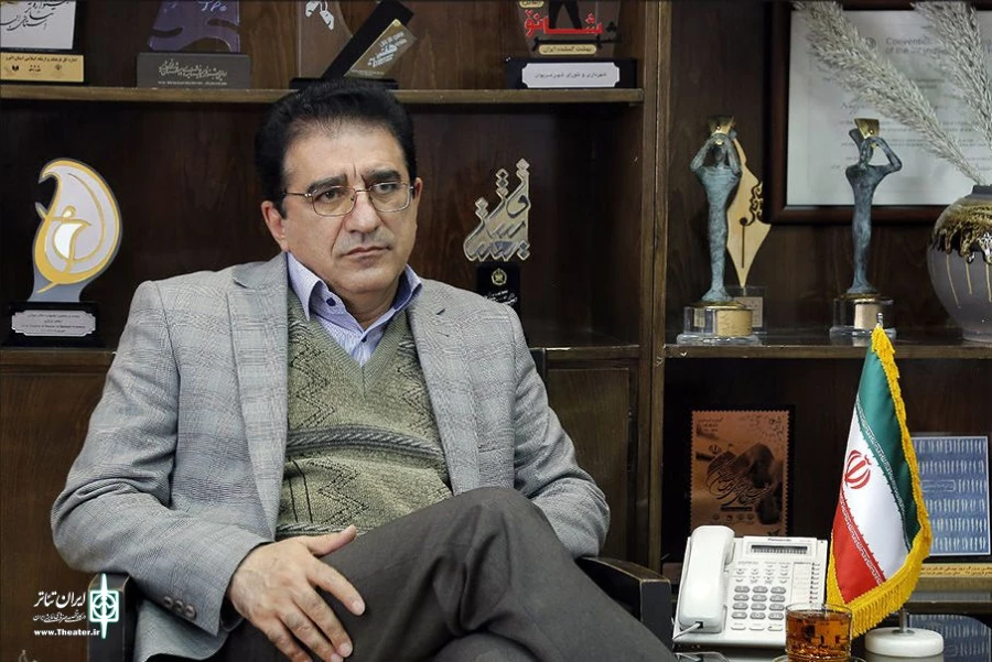 تئاتر در نوروز به شکل عادی ساری و جاری است
 2