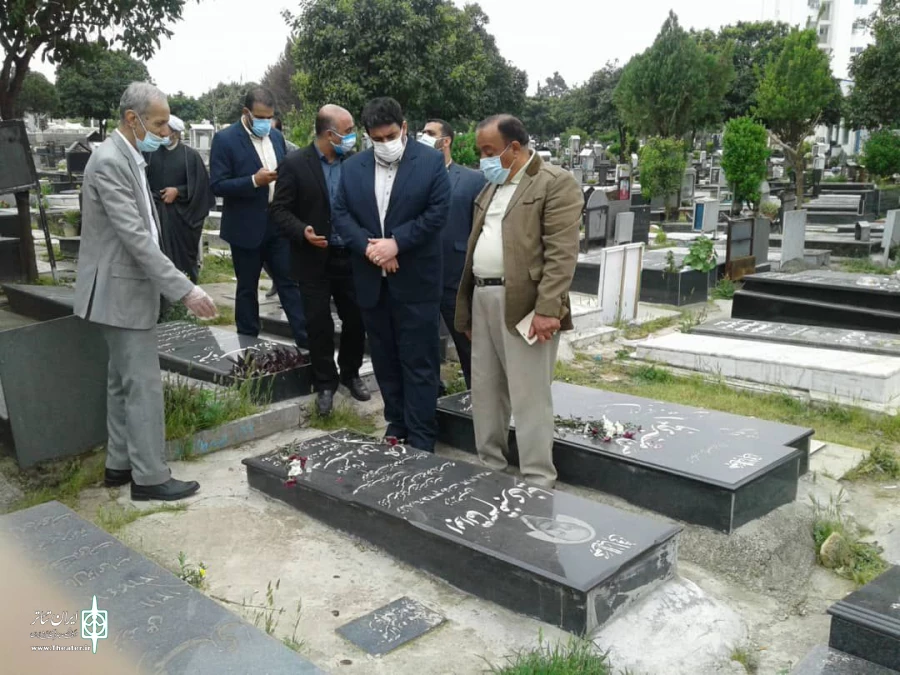 تجدید میثاق مدیران و اهالی فرهنگ و هنر مازندران با شهدا 
 6