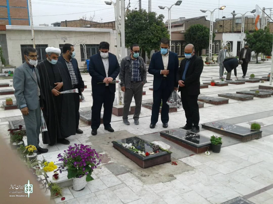 تجدید میثاق مدیران و اهالی فرهنگ و هنر مازندران با شهدا 
 7