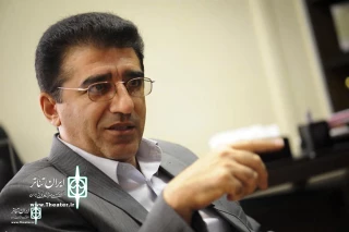 قادر آشنا در پنل پژوهشی جشنواره تئاتر فجر و تئاتر انقلاب عنوان کرد:

هنرمندان باید بتوانند به نقد عملکرد مدیران بپردازند