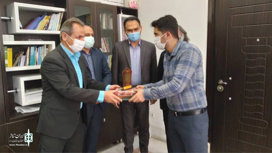 اهدا جوائز به برگزیدگان جشنواره استنداپ کمدی لبخند قو و سوگواره تعزیه غریب  5