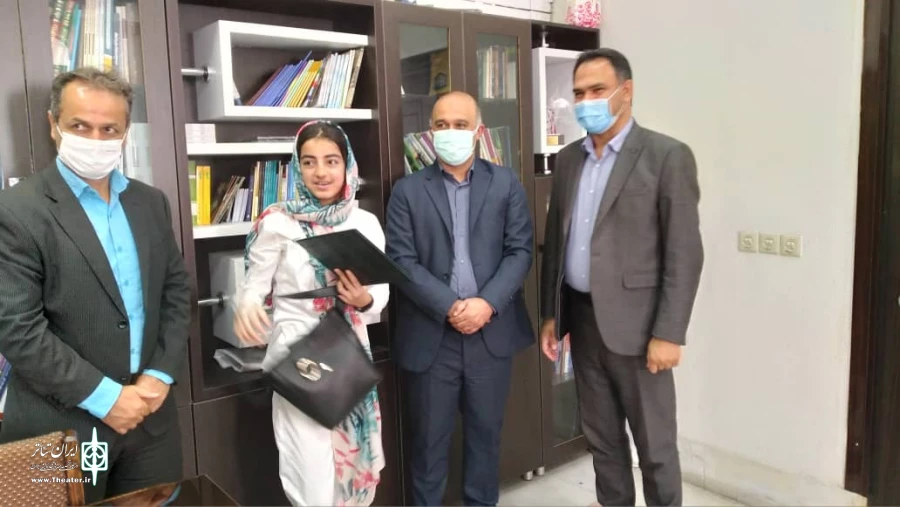 اهدا جوائز به برگزیدگان جشنواره استنداپ کمدی لبخند قو و سوگواره تعزیه غریب  6