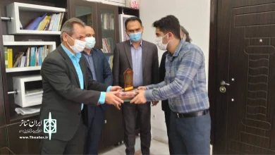 اهدا جوائز به برگزیدگان جشنواره استنداپ کمدی لبخند قو و سوگواره تعزیه غریب