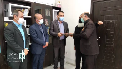 اهدا جوائز به برگزیدگان جشنواره استنداپ کمدی لبخند قو و سوگواره تعزیه غریب