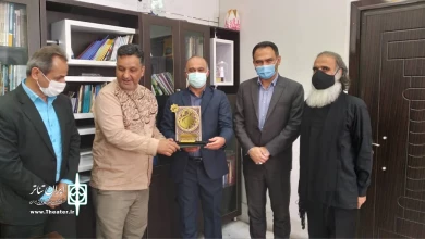 اهدا جوائز به برگزیدگان جشنواره استنداپ کمدی لبخند قو و سوگواره تعزیه غریب