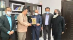 اهدا جوائز به برگزیدگان جشنواره استنداپ کمدی لبخند قو و سوگواره تعزیه غریب