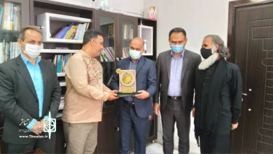 اهدا جوائز به برگزیدگان جشنواره استنداپ کمدی لبخند قو و سوگواره تعزیه غریب