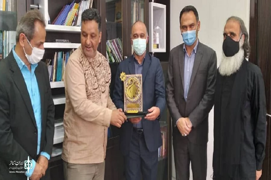 اهدا جوائز به برگزیدگان جشنواره استنداپ کمدی لبخند قو و سوگواره تعزیه غریب 3