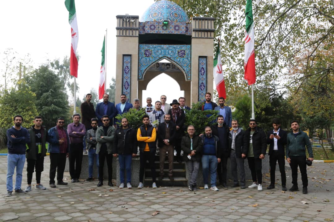 در پانزدهمین جشنواره تئاتر خیابانی بسیج مازندران انجام شد
ادای احترام هنرمندان به شهدای والامقام شهر سرخرود