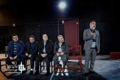 نشست صمیمی با هنرمندان حاضر در بیست و هفتمین جشنواره تئاتر فجر مناطق کشور- منطقه 3 مازندران

کاظم نظری: مخاطبان، ثروت تئاتر هستند
