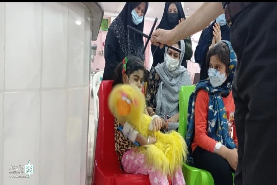 " ماجان " و " میرزعمو" به ملاقات کودکان بیمار رفتند 13