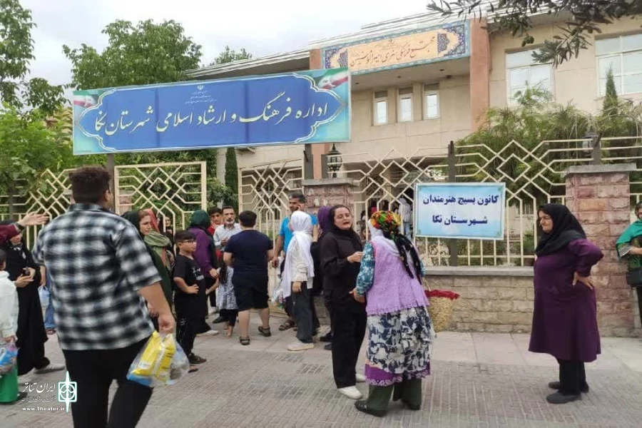 نمایش خیابانی " علم بهتر است یا ثروت " در نکا به اجرا رفت 2